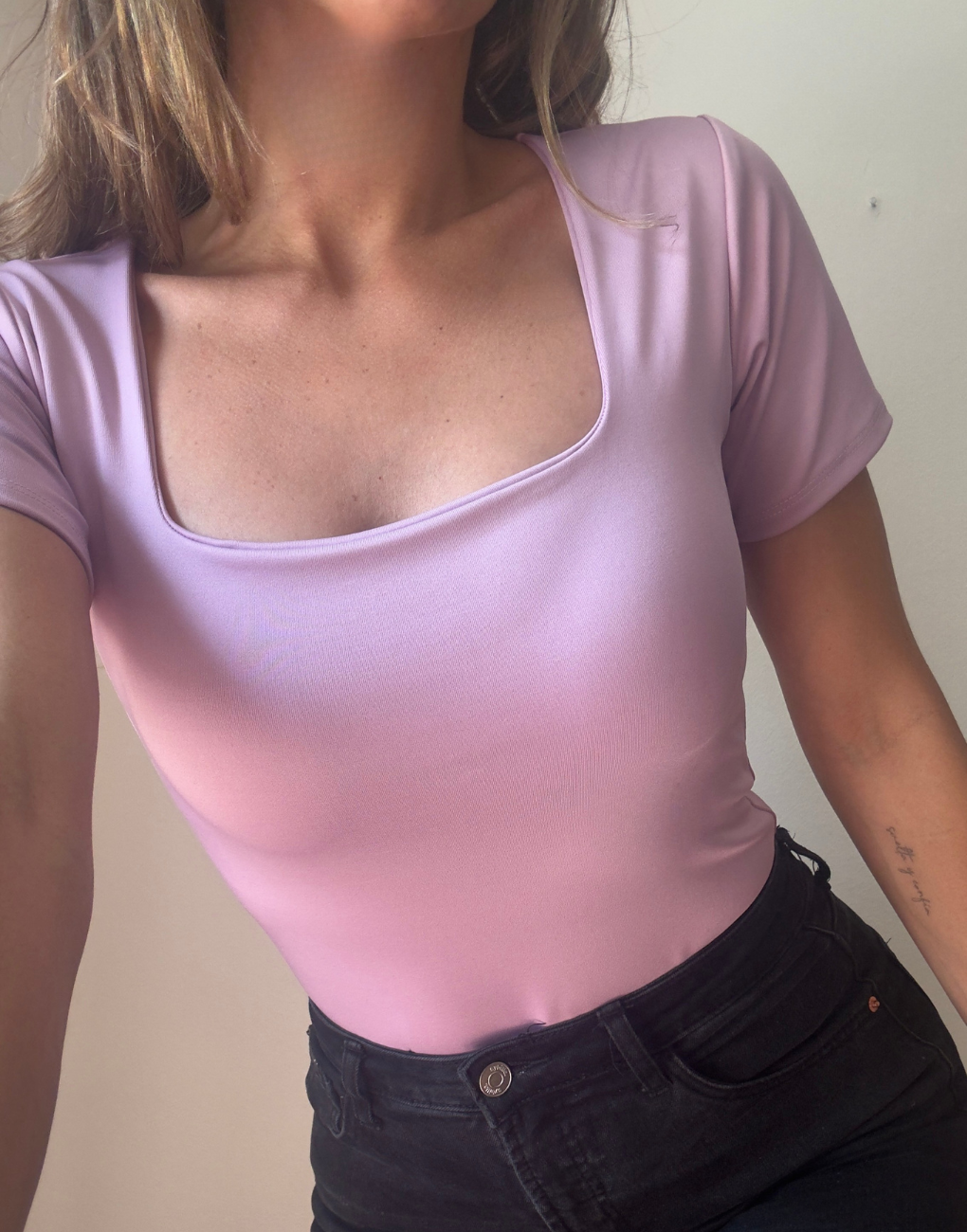 Body moldeador lila cuello cuadrado manga corta talla S