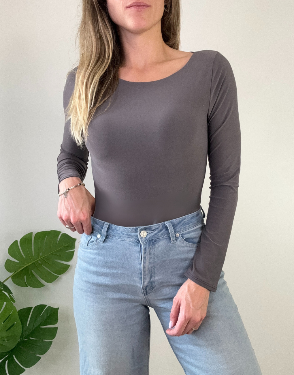 Body cuello halter Gabriela manga larga