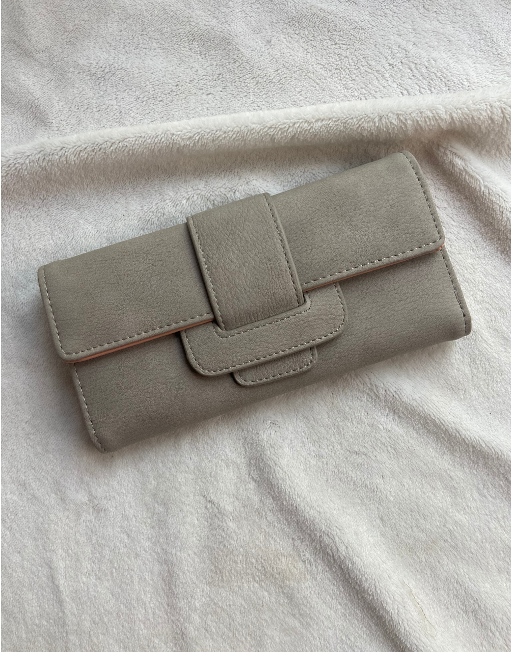 Billetera de mujer gris