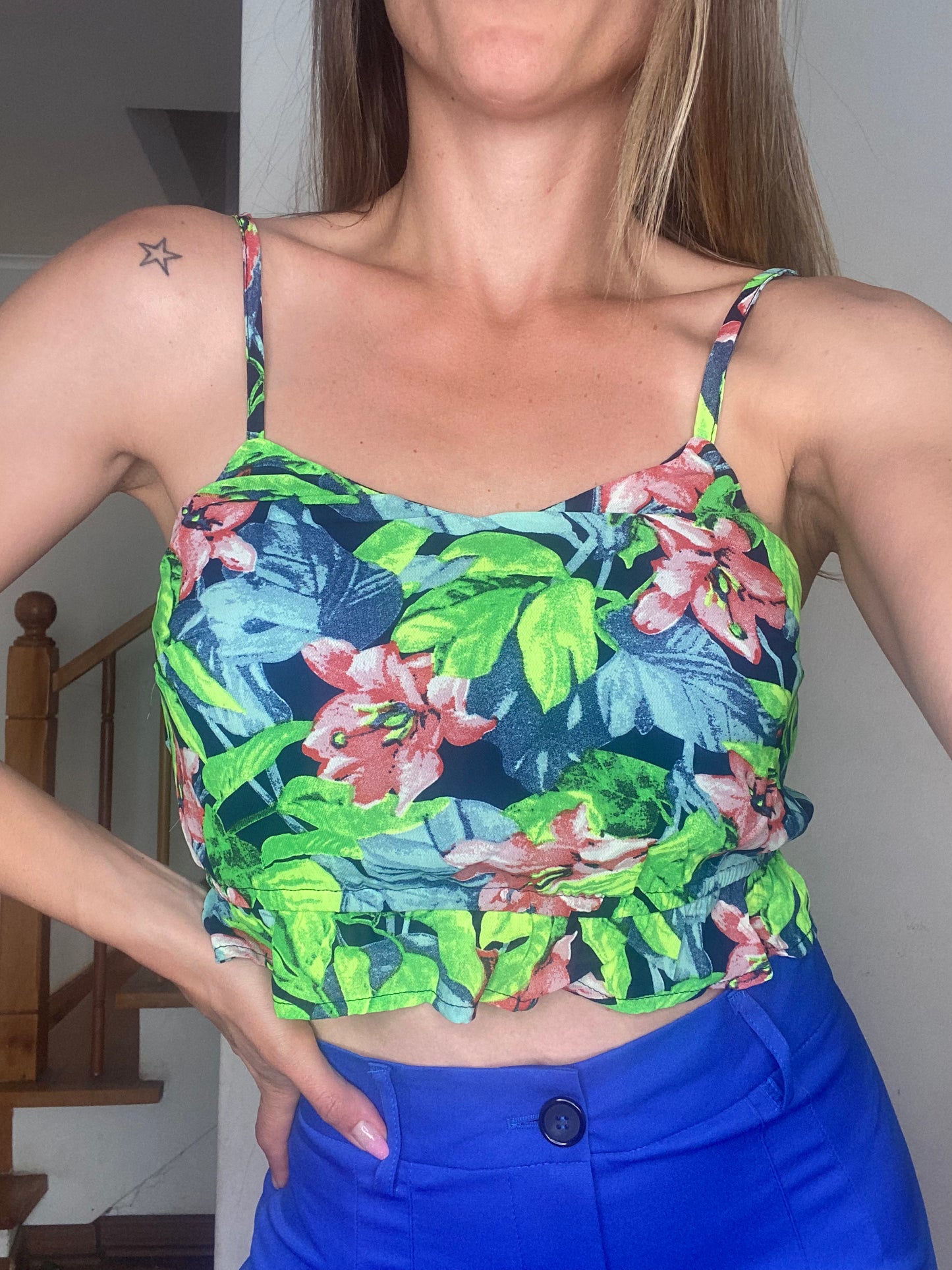Top floreado Violeta sin mangas