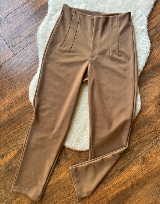 Pantalón sastre cintura avispa con pinzas Zarah