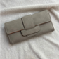 Billetera de mujer gris